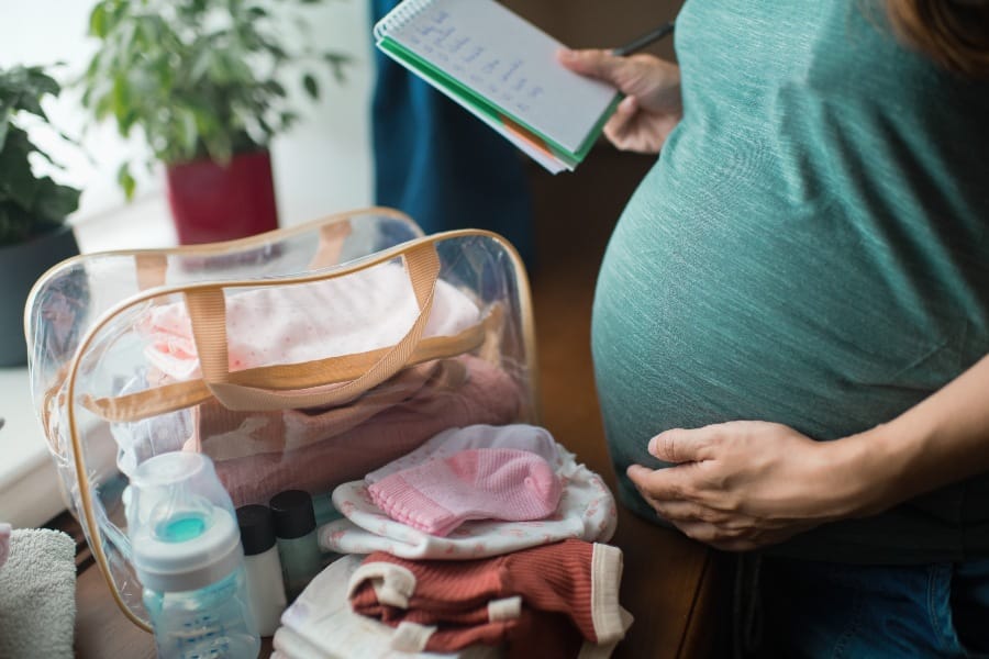 pregnancy hospital bag 900x600 1